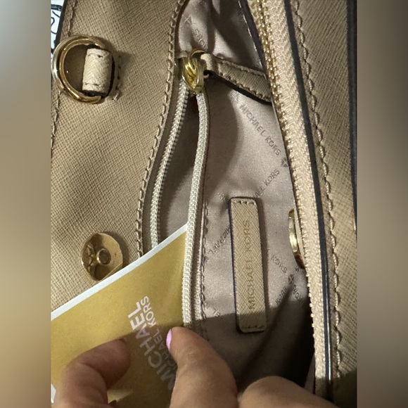 Brand new Michael Kors set - Picture 7 of 9